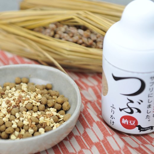 伝統食ふりかけ つぶ納豆ボトル 85g 犬 ふりかけ 納豆 犬用 健康 ドッグフード 酵素 和食 無添加 無着色 無香料 安心 国産 サンユー
